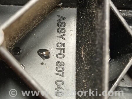 ФОТО Кронштейн кріплення направляюча переднього бампера лівий для Seat Leon Киев