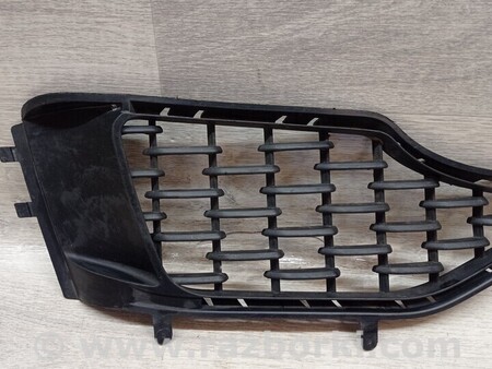 ФОТО Накладка решітка переднього бампера права для Maserati Levante Киев