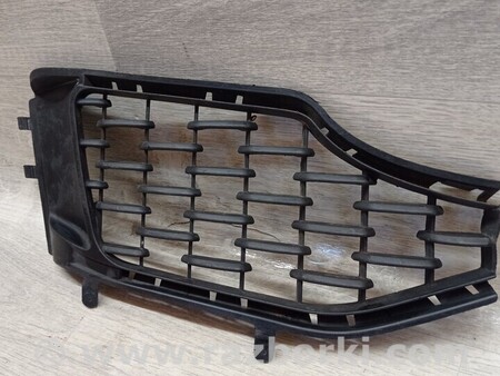 ФОТО Накладка решітка переднього бампера права для Maserati Levante Киев