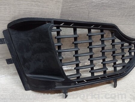 ФОТО Накладка решітка переднього бампера права для Maserati Levante Киев