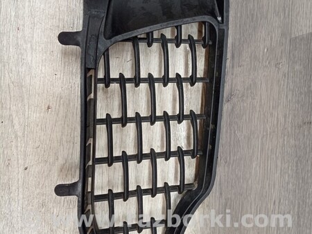 ФОТО Накладка решітка переднього бампера права для Maserati Levante Киев