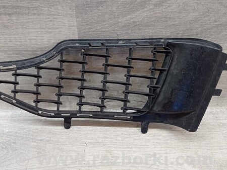 ФОТО Накладка решітка переднього бампера права для Maserati Levante Киев