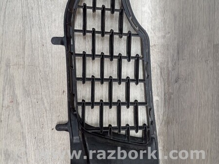 ФОТО Накладка решітка переднього бампера права для Maserati Levante Киев