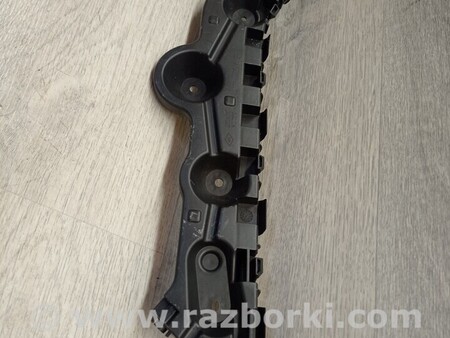 ФОТО Кронштейн кріплення направляюча заднього бампера правий для Dacia Logan Киев