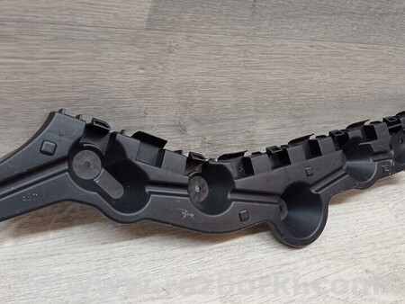 ФОТО Кронштейн кріплення направляюча заднього бампера правий для Dacia Logan Киев