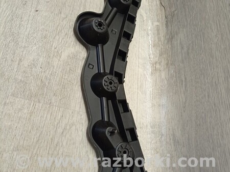 ФОТО Кронштейн кріплення направляюча заднього бампера правий для Dacia Logan Киев