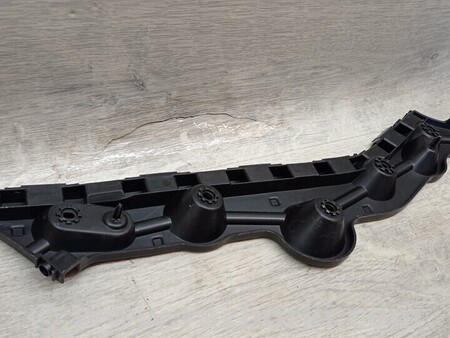 ФОТО Кронштейн кріплення направляюча заднього бампера правий для Dacia Logan Киев