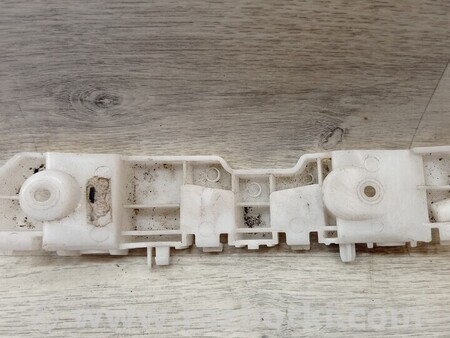 ФОТО Кронштейн кріплення направляюча переднього бампера лівий для Renault Logan Киев