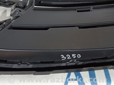 ФОТО Решітка заглушка переднього бампера ліва сторона для Porsche Macan Київ