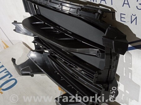 ФОТО Решітка заглушка переднього бампера ліва сторона для Porsche Macan Київ