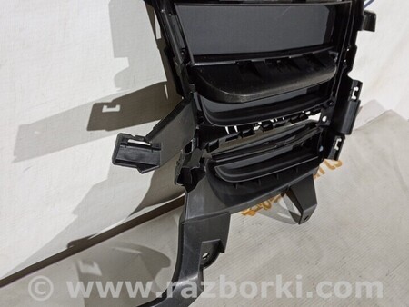 ФОТО Решітка заглушка переднього бампера ліва сторона для Porsche Macan Київ