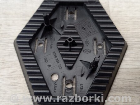 ФОТО Кронштейн кріплення значка емблеми логотипа переднього бампера для Renault Master Киев