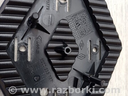 ФОТО Кронштейн кріплення значка емблеми логотипа переднього бампера для Renault Master Киев