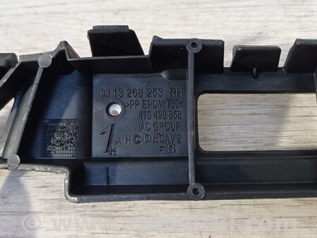 ФОТО Кронштейн крепления направляющей заднего бампера правый для Opel Meriva Киев