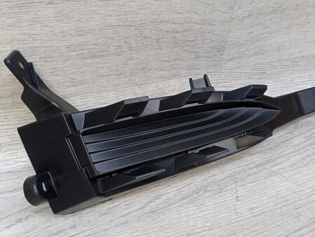 ФОТО Заглушка противотуманных фар бампера переднего правая для Lexus NX Київ