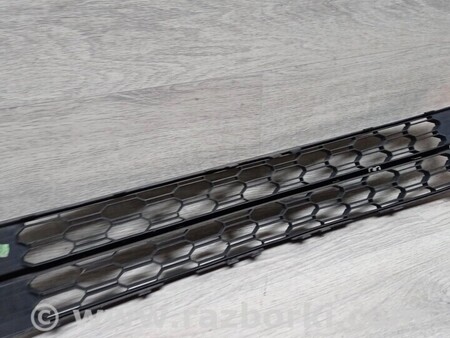 ФОТО Решетка радиатора бампера переднего центральная нижняя для Skoda Octavia Киев