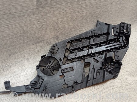 ФОТО Кронштейн кріплення направляюча передньої фари лівий для Skoda Octavia A5 Киев