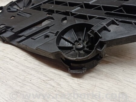 ФОТО Кронштейн кріплення направляюча передньої фари лівий для Skoda Octavia A5 Киев