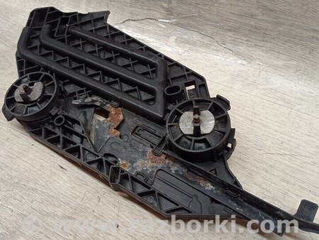 ФОТО Кронштейн кріплення направляюча передньої фари лівий для Skoda Octavia A5 Киев