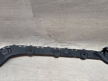 ФОТО Кронштейн кріплення направляюча заднього бампера правий Універсал для Skoda Octavia A7 Киев