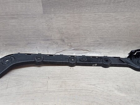 ФОТО Кронштейн кріплення направляюча заднього бампера правий Універсал для Skoda Octavia A7 Киев