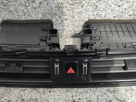 ФОТО Вентиляционная решетка Средняя для KIA Optima Киев