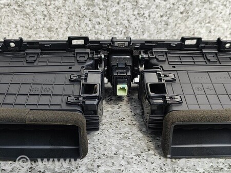 ФОТО Вентиляционная решетка Средняя для KIA Optima Киев