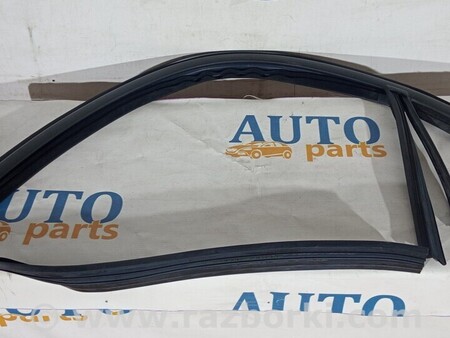 ФОТО Ущільнювач двері передньої правої на двері для Chevrolet Orlando Киев