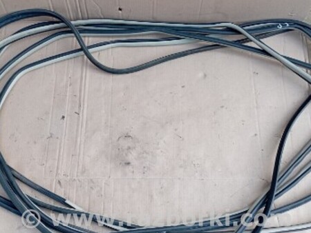 ФОТО Уплотнитель двери передней задней левой правой для Subaru Outback Киев