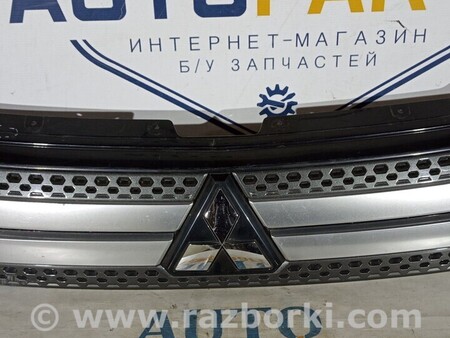 ФОТО Решетка радиатора правый хром поврежден для Mitsubishi Outlander Киев
