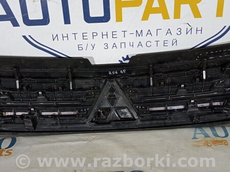 ФОТО Решетка радиатора правый хром поврежден для Mitsubishi Outlander Киев