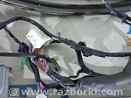 ФОТО Уплотнитель резинка двери передней правой Ущільнювач гумка для Mitsubishi Outlander Киев