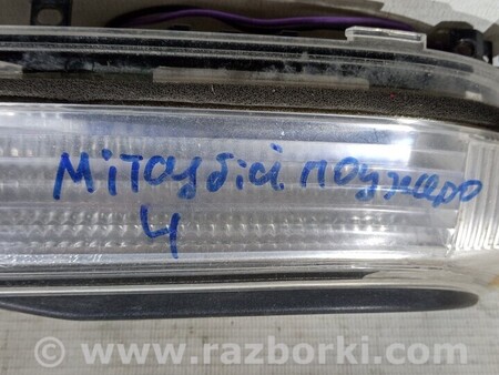 ФОТО Повторитель поворота зеркала правого Повторювач повороту дзеркала для Mitsubishi Pajero Wagon Киев