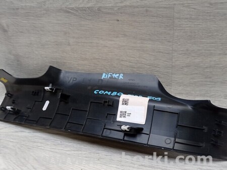 ФОТО Накладка порога внутрішня задня права для Peugeot Partner Киев