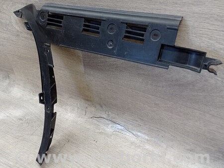 ФОТО Кронштейн кріплення направляюча правого бампера для Volkswagen Passat B8 (07.2014-...) Киев