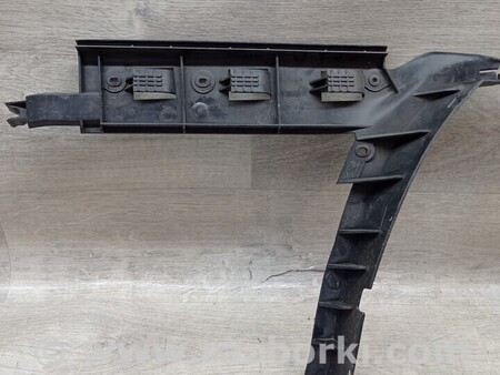 ФОТО Кронштейн кріплення направляюча правого бампера для Volkswagen Passat B8 (07.2014-...) Киев