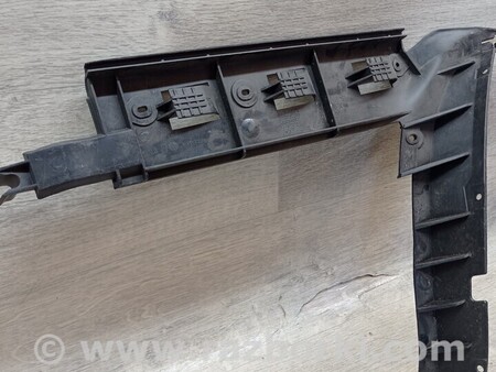 ФОТО Кронштейн кріплення направляюча правого бампера для Volkswagen Passat B8 (07.2014-...) Киев