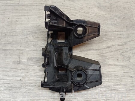 ФОТО Кронштейн кріплення направляюча заднього бампера правий для Volkswagen Passat B8 (07.2014-...) Киев