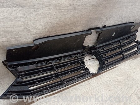 ФОТО Решетка радиатора бампера переднего центральная для Volkswagen Passat B8 (07.2014-...) Киев