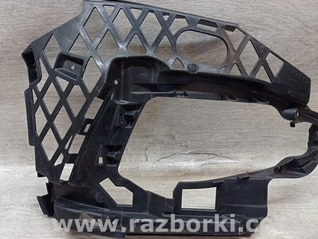 ФОТО Kронштейн кріплення направляюча переднього бампера правий для Volkswagen Passat B8 (07.2014-...) Киев