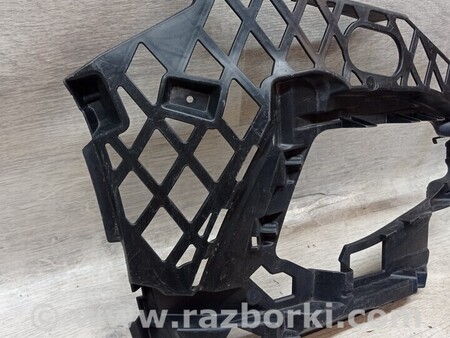 ФОТО Kронштейн кріплення направляюча переднього бампера правий для Volkswagen Passat B8 (07.2014-...) Киев