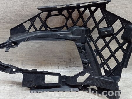 ФОТО Kронштейн кріплення направляюча переднього бампера правий для Volkswagen Passat B8 (07.2014-...) Киев