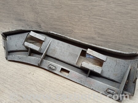 ФОТО Кронштейн кріплення направляюча переднього бампера правий для Volkswagen Polo Киев