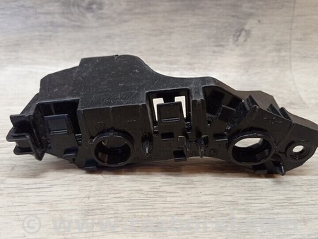 ФОТО Кронштейн кріплення направляюча переднього бампера правий для Volkswagen Polo Київ