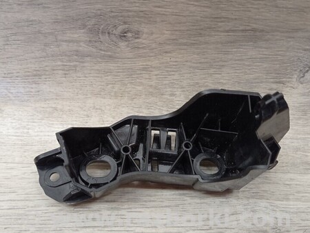 ФОТО Кронштейн кріплення направляюча переднього бампера правий для Volkswagen Polo Київ