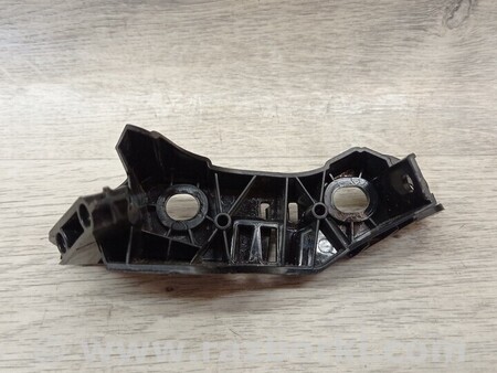 ФОТО Кронштейн кріплення направляюча переднього бампера правий для Volkswagen Polo Київ