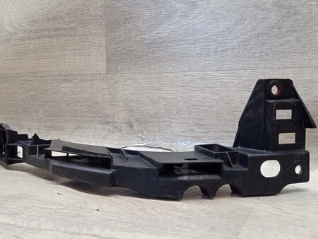 ФОТО Кронштейн кріплення направляюча фари правий Деф для Volkswagen Polo Киев