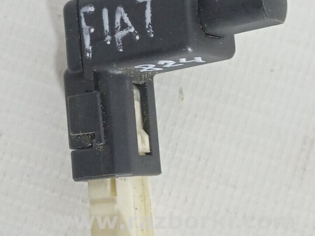 ФОТО Кнопка вмикання ручного гальма для Fiat Punto Киев
