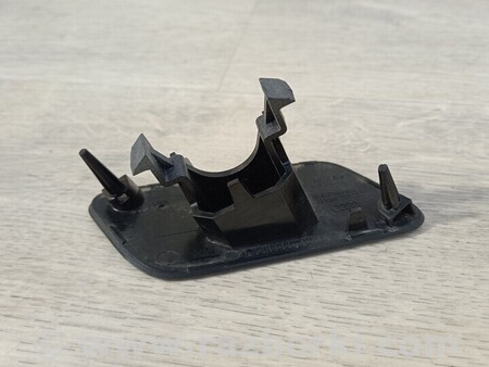 ФОТО Ліва заглушка омивача фари переднього бампера для Audi (Ауди) Q2 Киев