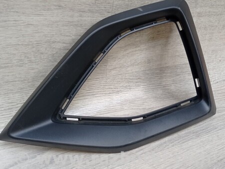 ФОТО Накладка Рамка Заглушка противотуманных фар бампера переднего для Audi (Ауди) Q2 Киев